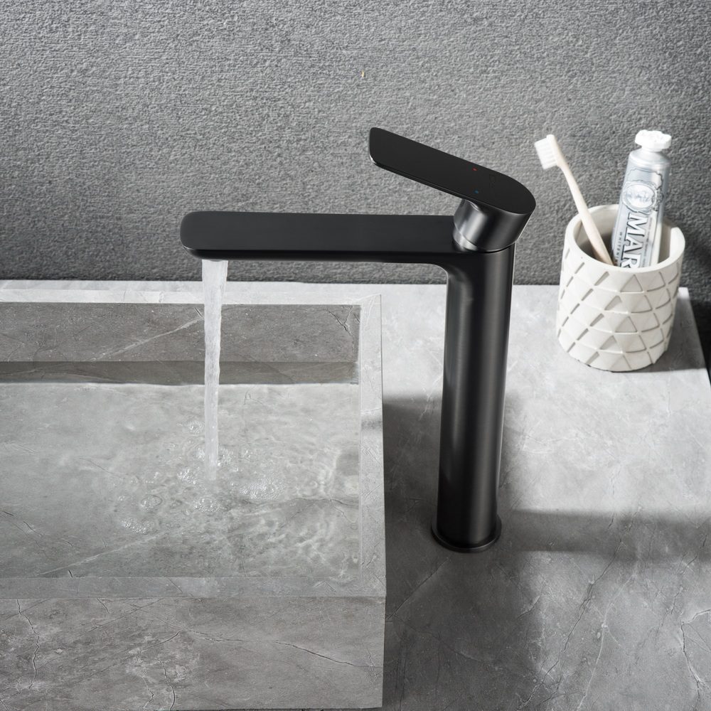 Смеситель для раковины BlackWhite UK8302B черный матовый 19800₽