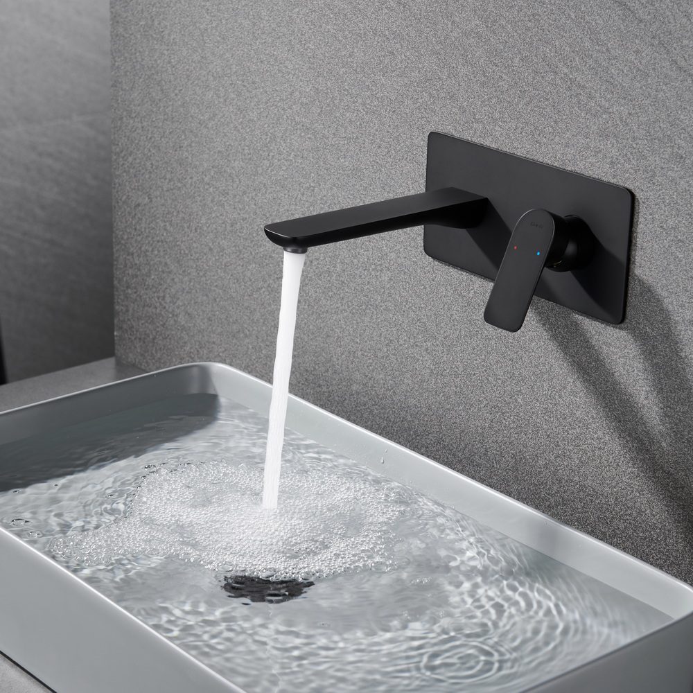 Смеситель для раковины BlackWhite UK8306B черный матовый 19350₽