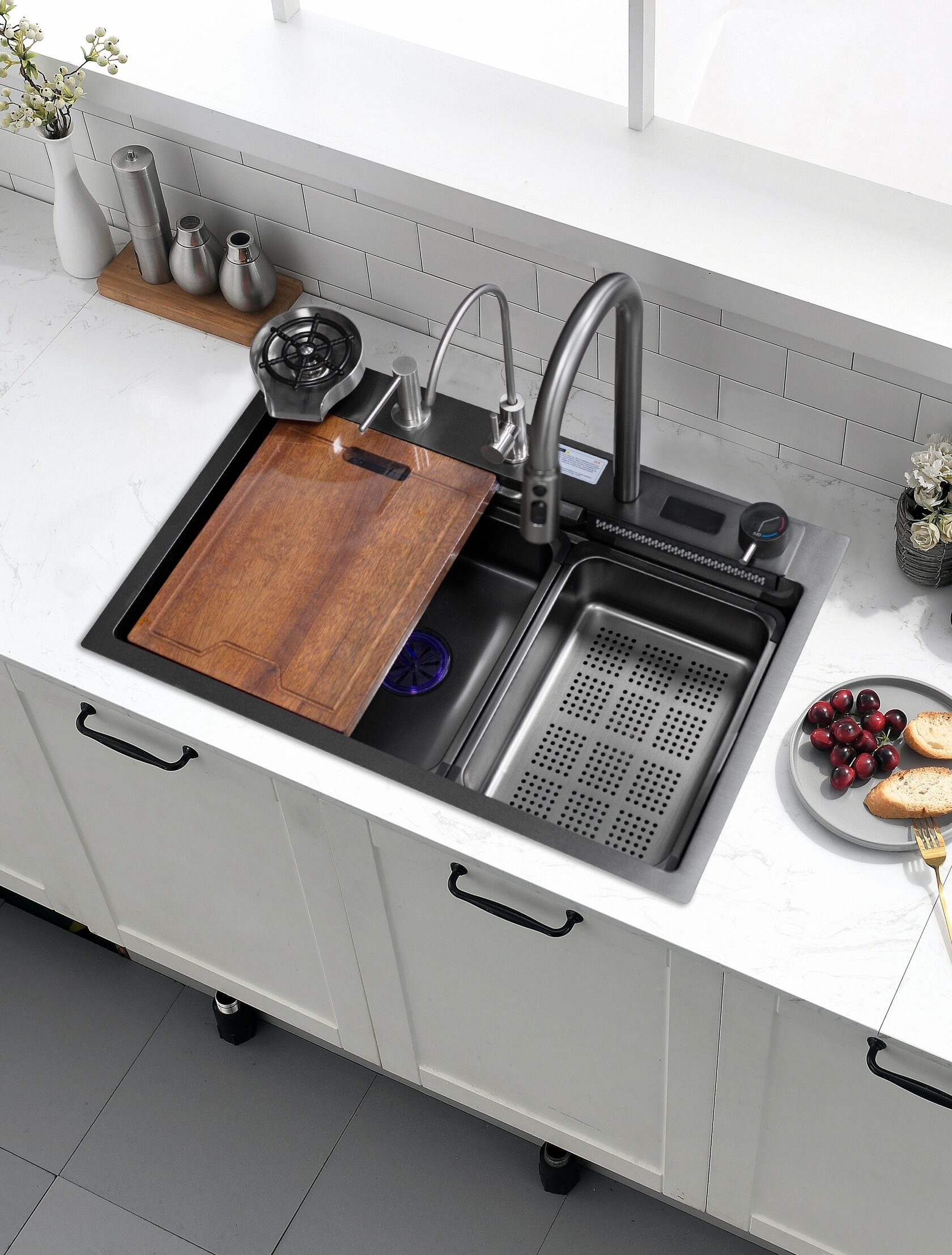 Многофункциональная кухонная мойка Esbano GEYSERUS-2 68 см оружейная сталь со смесителем разделочной доской и колландером 23760₽