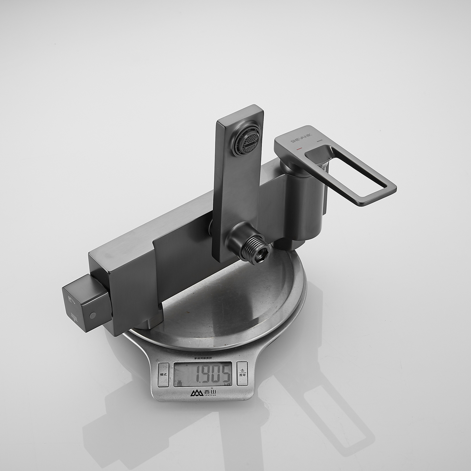 Душевая стойка Shevanik S6836T с изливом для ванны, оружейная сталь, цвет серый - фото 2