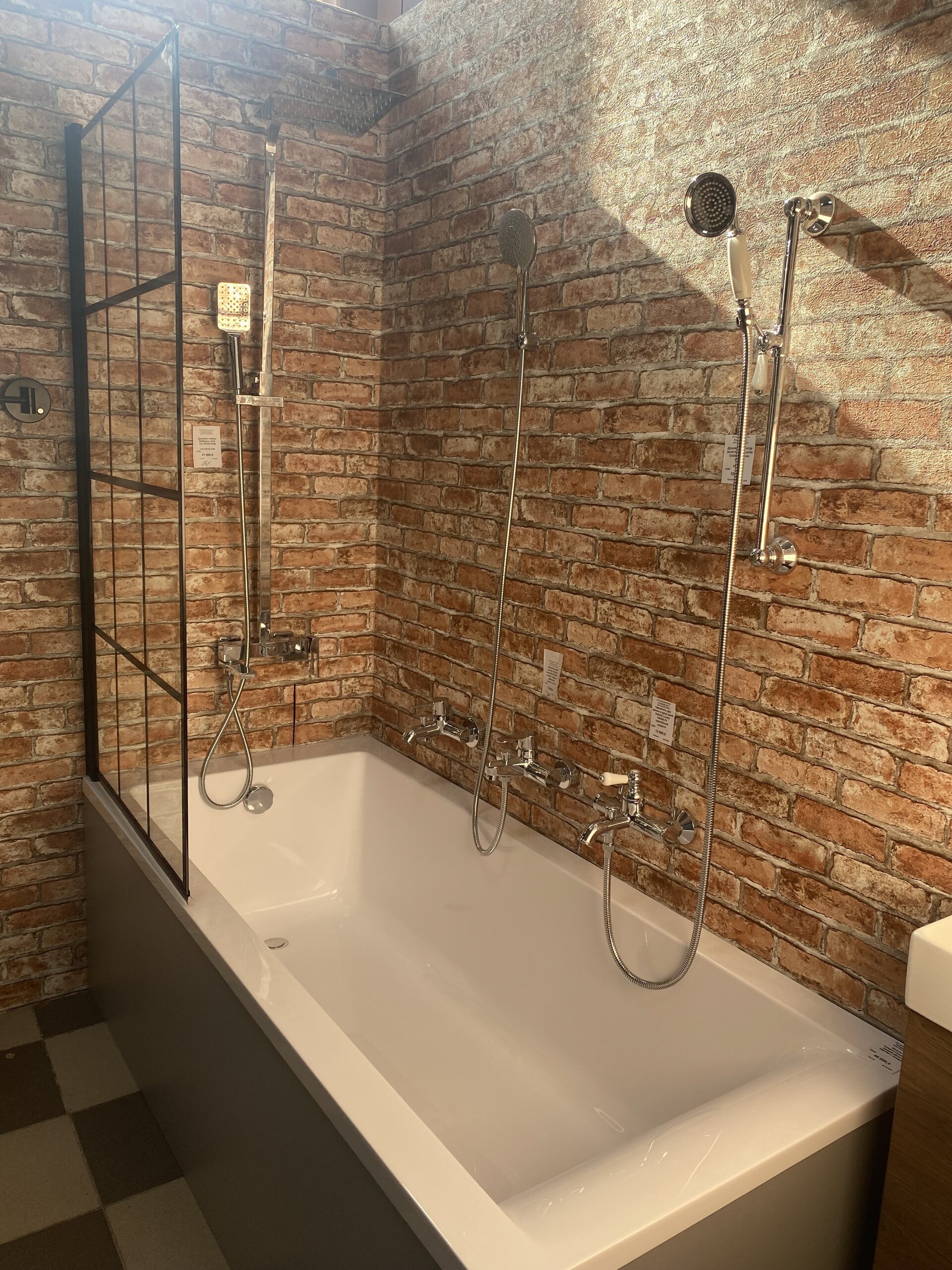 Шторка для ванны Veconi PL77L PL77L-90-01-C6 90x150 стекло прозрачное профиль черный правая 19032₽